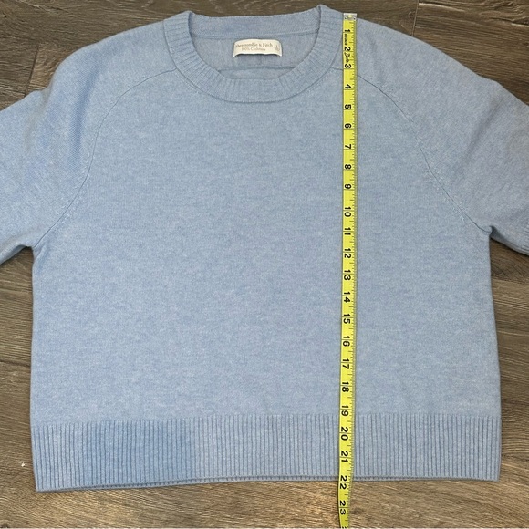 Abercrombie & Fitch 100% Cashmere Light Blue Short-Sleeve Crewneck Sweater - Picture 4 of 6